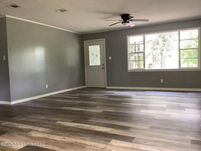 9724 Hwy 613, Moss Point, MS 39562