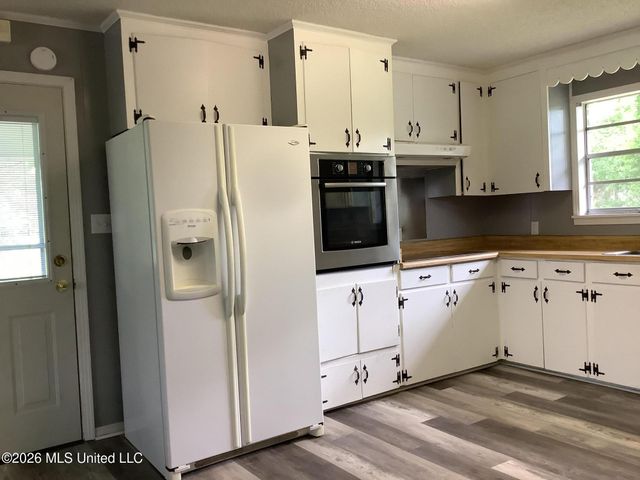 9724 Hwy 613, Moss Point, MS 39562