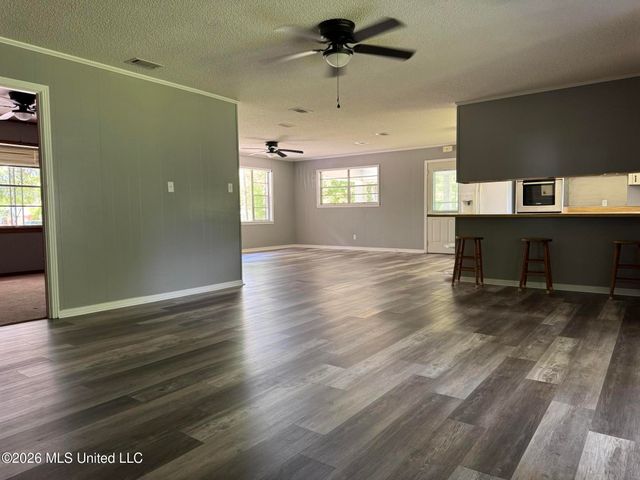 9724 Hwy 613, Moss Point, MS 39562