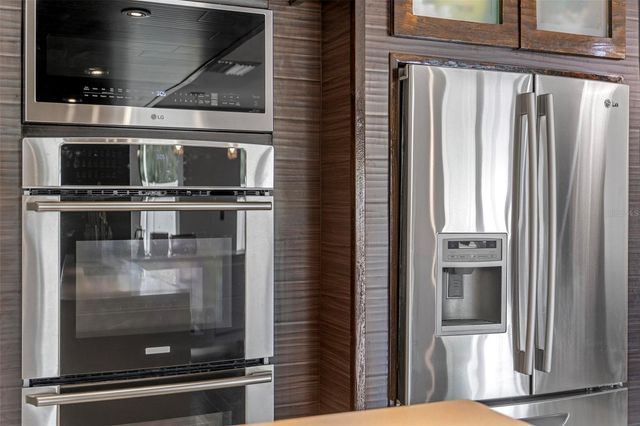 2406 MEADOWBROOK DRIVE, Lutz, FL 33558