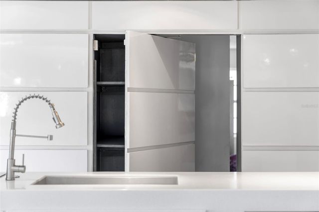 2406 MEADOWBROOK DRIVE, Lutz, FL 33558