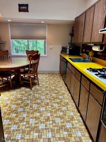 98 Gould Rd, West Milford Twp., NJ 07435