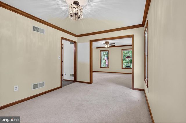 802 HOLLOW RD, Delta, PA 17314