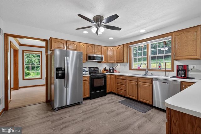 802 HOLLOW RD, Delta, PA 17314
