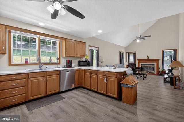 802 HOLLOW RD, Delta, PA 17314