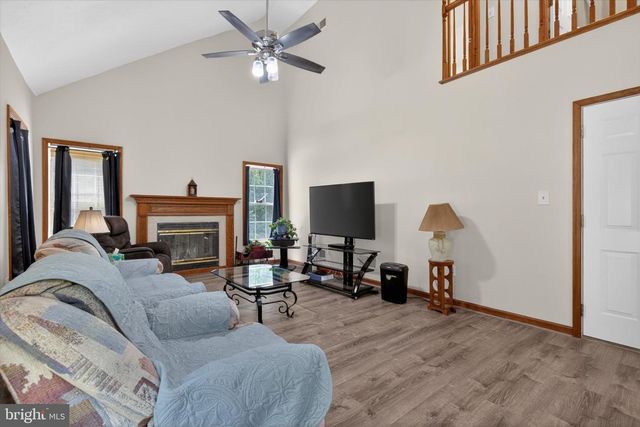 802 HOLLOW RD, Delta, PA 17314