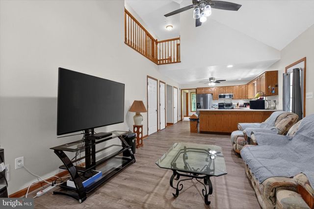 802 HOLLOW RD, Delta, PA 17314