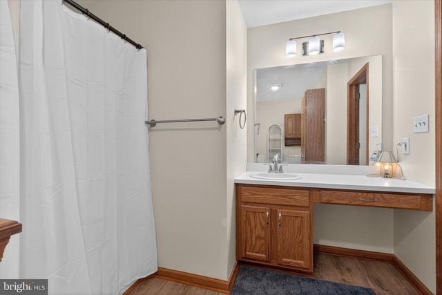 802 HOLLOW RD, Delta, PA 17314