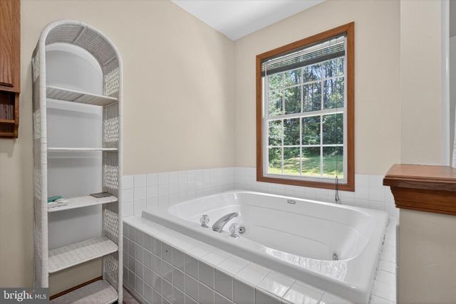 802 HOLLOW RD, Delta, PA 17314