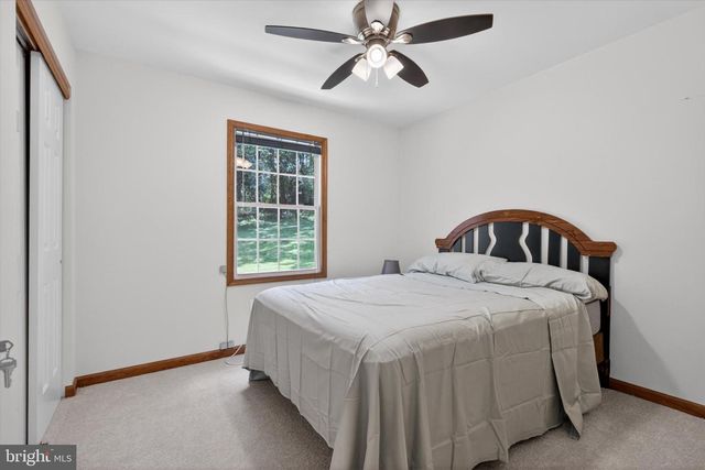 802 HOLLOW RD, Delta, PA 17314