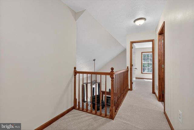 802 HOLLOW RD, Delta, PA 17314