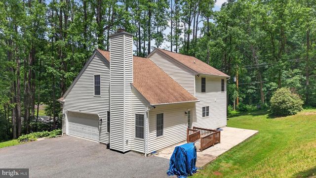 802 HOLLOW RD, Delta, PA 17314