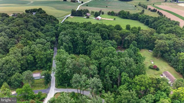 802 HOLLOW RD, Delta, PA 17314
