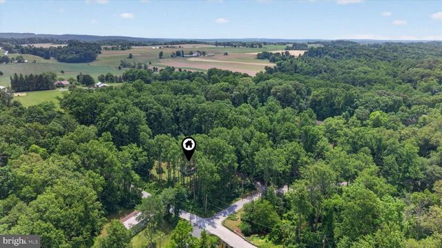 802 HOLLOW RD, Delta, PA 17314