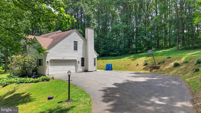 802 HOLLOW RD, Delta, PA 17314