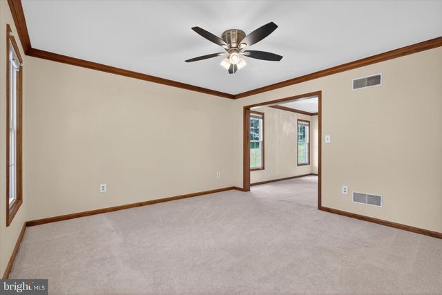 802 HOLLOW RD, Delta, PA 17314