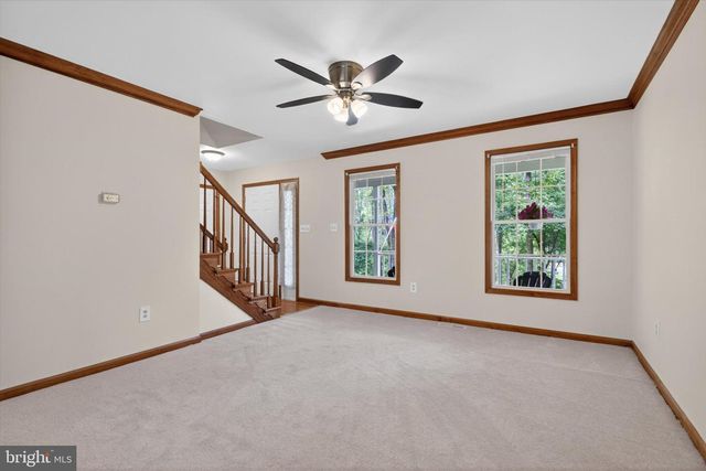 802 HOLLOW RD, Delta, PA 17314