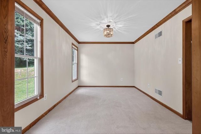 802 HOLLOW RD, Delta, PA 17314