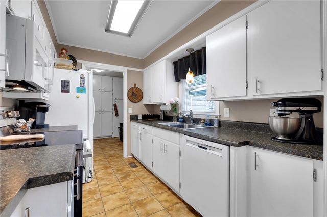 208 Hillandale Road, Liberty, SC 29657