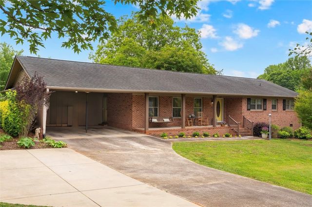208 Hillandale Road, Liberty, SC 29657
