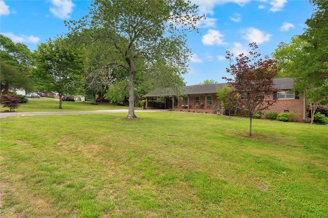 208 Hillandale Road, Liberty, SC 29657