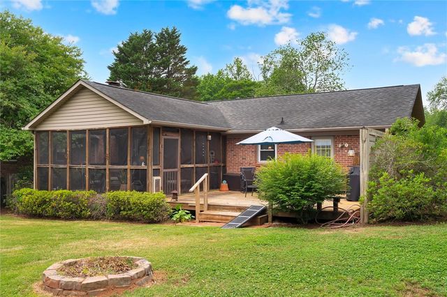 208 Hillandale Road, Liberty, SC 29657
