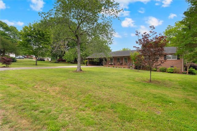208 Hillandale Road, Liberty, SC 29657
