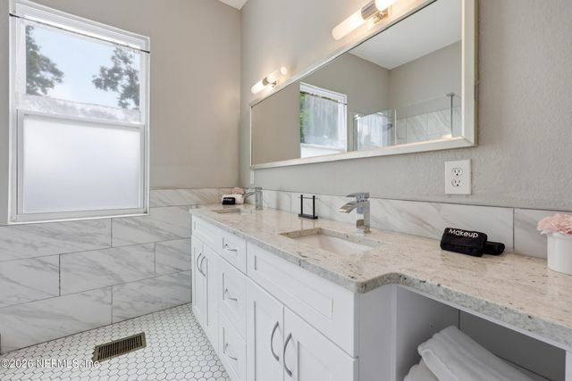 325 E 1ST Street, Jacksonville, FL 32206