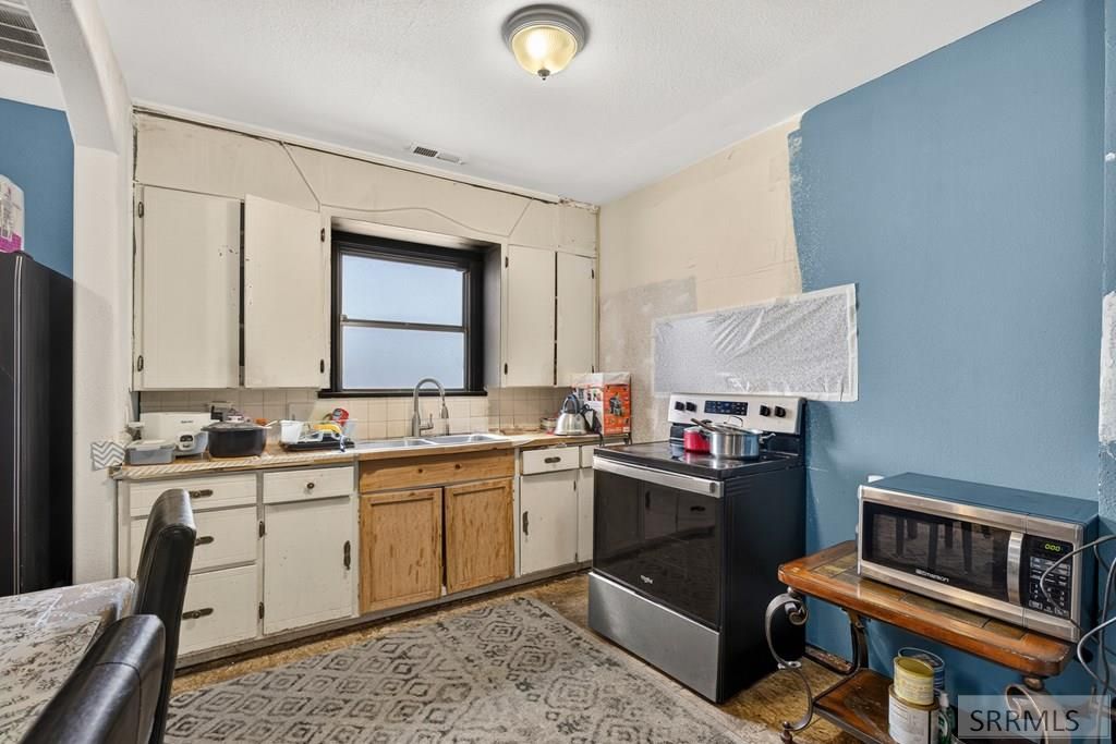 Image 10 of property listing at 503 Gladstone Street, Idaho Falls, ID 83401