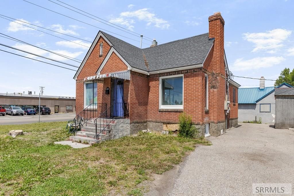 Image 3 of property listing at 503 Gladstone Street, Idaho Falls, ID 83401