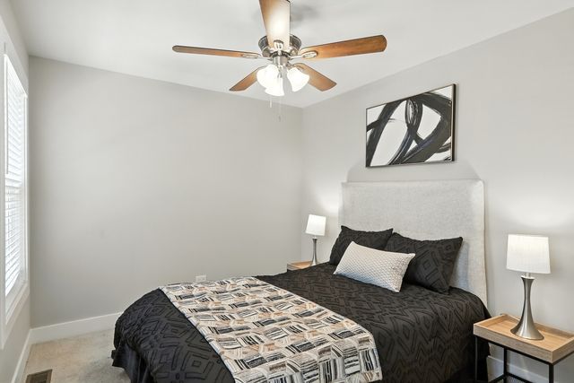 4055 S Ellis Avenue, Chicago, IL 60653