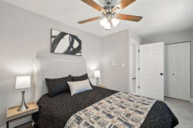 4055 S Ellis Avenue, Chicago, IL 60653