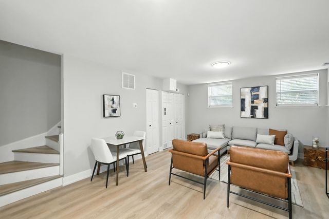 4055 S Ellis Avenue, Chicago, IL 60653