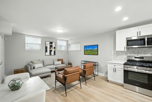 4055 S Ellis Avenue, Chicago, IL 60653