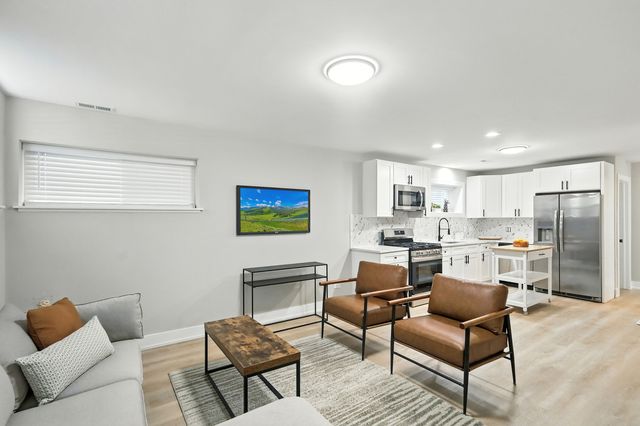 4055 S Ellis Avenue, Chicago, IL 60653