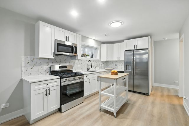 4055 S Ellis Avenue, Chicago, IL 60653