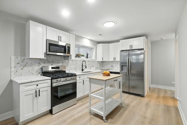 4055 S Ellis Avenue, Chicago, IL 60653