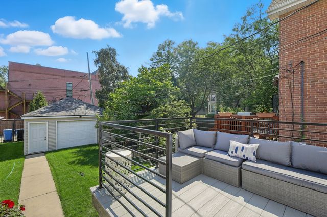 4055 S Ellis Avenue, Chicago, IL 60653