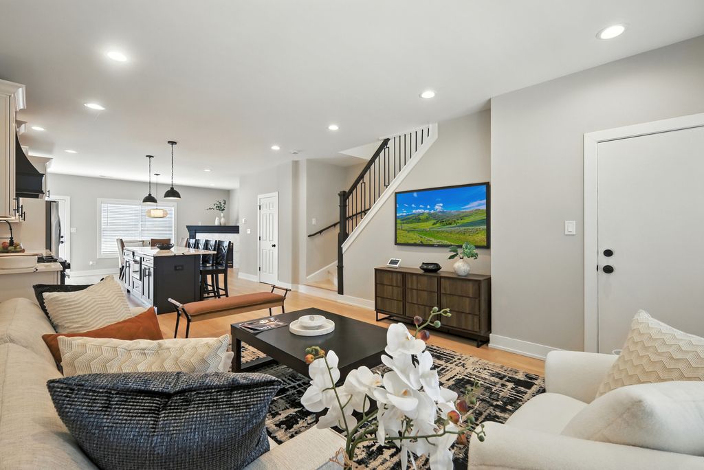 4055 S Ellis Avenue, Chicago, IL 60653