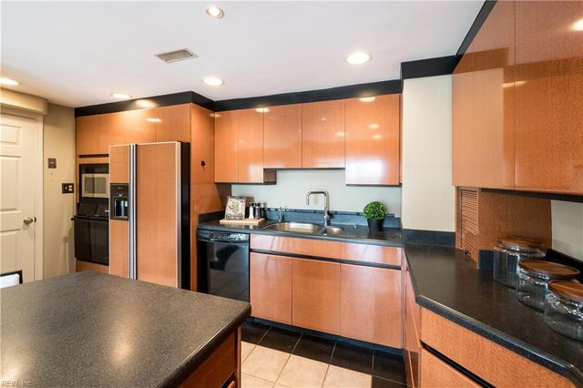 401 College Pl Apt 23, Norfolk, VA 23510