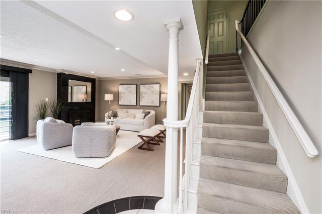 401 College Pl Apt 23, Norfolk, VA 23510