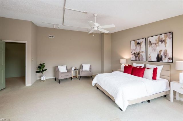 401 College Pl Apt 23, Norfolk, VA 23510