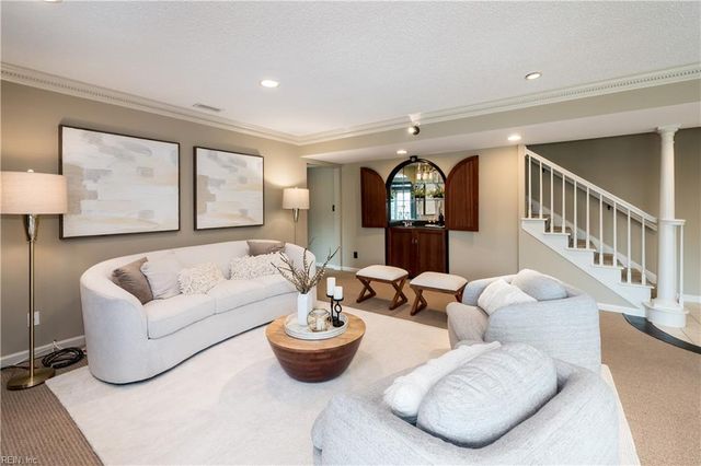 401 College Pl Apt 23, Norfolk, VA 23510