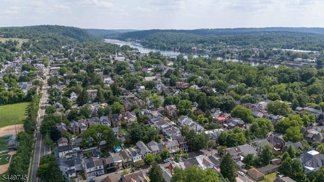 35 Perry St, Lambertville City, NJ 08530