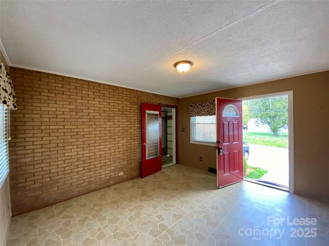 1402 W Mauney Avenue, Gastonia, NC 28052