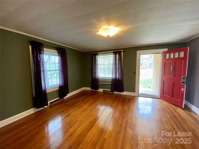 1402 W Mauney Avenue, Gastonia, NC 28052