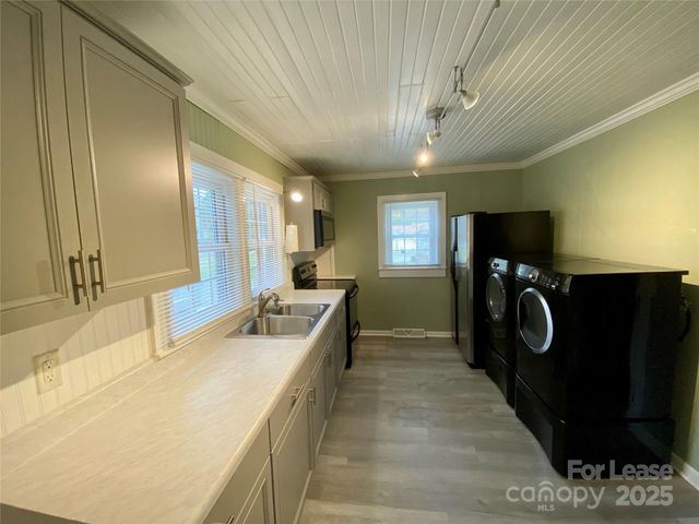 1402 W Mauney Avenue, Gastonia, NC 28052