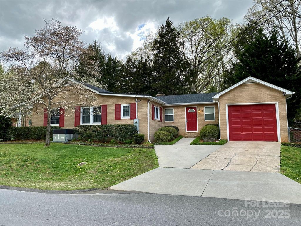1402 W Mauney Avenue, Gastonia, NC 28052