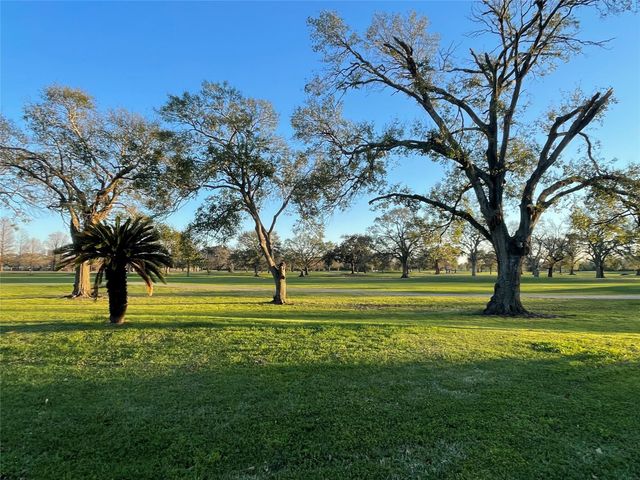 8389 Sands Point Drive, Houston, TX 77036