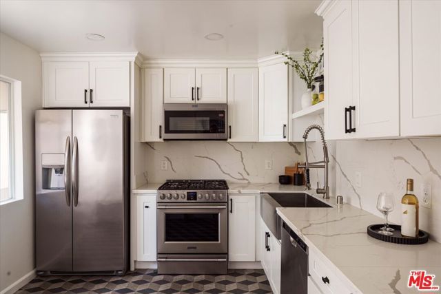 9761 Via Pavia, Burbank, CA 91504